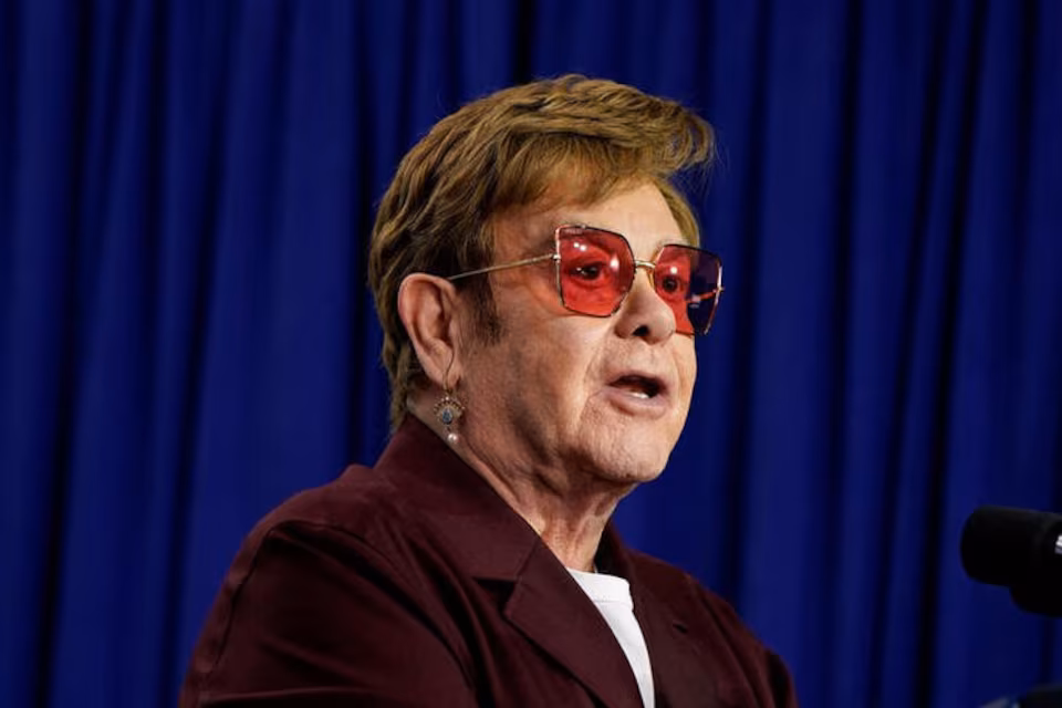Elton John says he has lost his eyesight